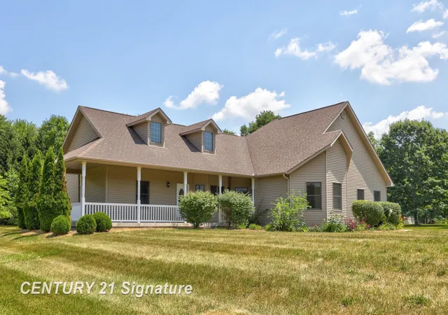 Photo 3 of Single family home for sale at 8605 Dixie Hwy, Birch Run, MI 48415 | MLS# 61050214376 | Listing updated on 2026-09-16