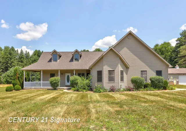 Photo 4 of Single family home for sale at 8605 Dixie Hwy, Birch Run, MI 48415 | MLS# 61050214376 | Listing updated on 2026-09-16