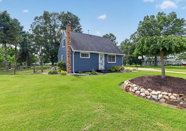Photo 3 of Single family home for sale at 68958 Claire St, Edwardsburg, MI 49112 | MLS# 69026035115 | Listing updated on 2026-09-15