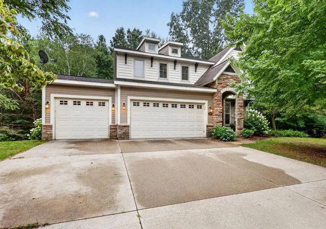 Photo 1 of Single family home for sale at 16826 Birchview Dr, Nunica, MI 49448 | MLS# 65026035134 | Listing updated on 2026-08-19