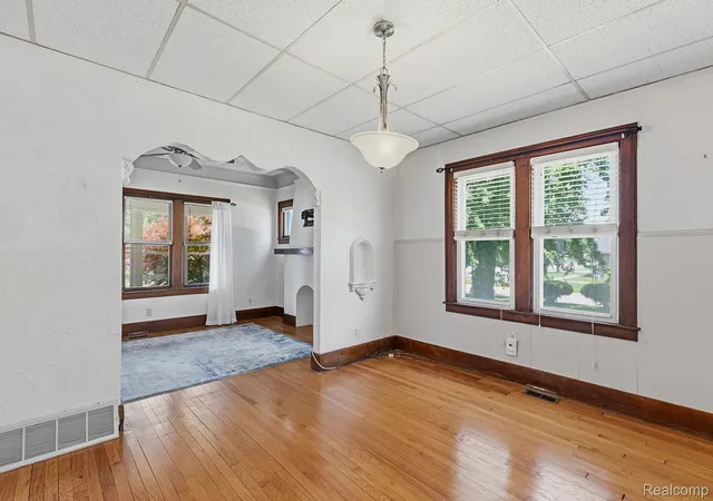 Listing Photo 5 - Condo for sale in building located at 19116 Masonic Blvd, Roseville, MI 48066