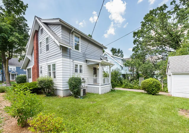 3rd image of 215 Buena Vista Ave, Ann Arbor, MI 48103 | MLS# 81026035153