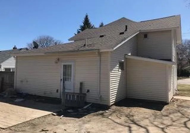 Photo 4 of Single family home for sale at 1513 E Oakland Ave, Lansing, MI 48906 | MLS# 65026035152 | Listing updated on 2026-09-09