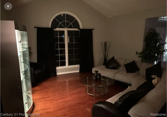 4th image of 27568 Rainbow Cir, Lathrup Village, MI 48076 | MLS# 20261052901