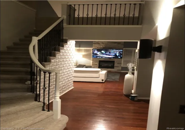 5th image of 27568 Rainbow Cir, Lathrup Village, MI 48076 | MLS# 20261052901