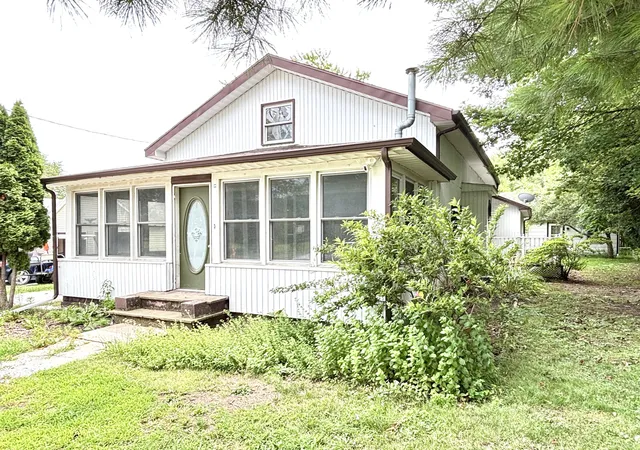Photo 2 of Single family home for sale at 210 Ash St E, Three Oaks, MI 49128 | MLS# 69026035162 | Listing updated on 2026-08-26