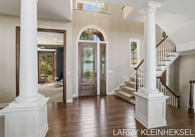 Photo 5 of Single family home for sale at 5645 N Lakeshore Dr, Holland, MI 49424 | MLS# 71026035155 | Listing updated on 2026-08-19