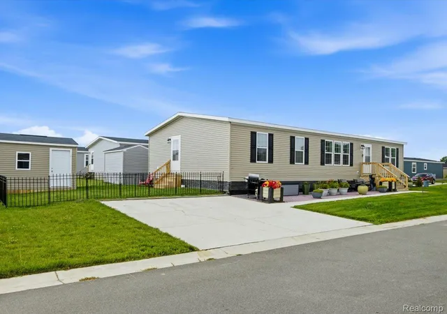 Photo 3 of Single family home for sale at 287 Rosebud Ct, Port Huron, MI 48060 | MLS# 20261052912 | Listing updated on 2026-09-13