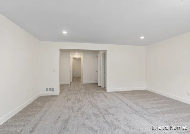 18th image of 6136 Burgess Dr #6, Spring Lake, MI 49456 | MLS# 65026035168
