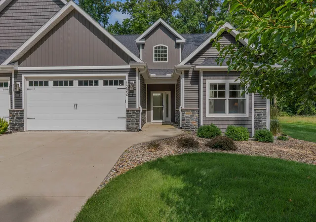 Condo for sale at 1222 Lochaven Cir, Hillsdale, MI 49242 | MLS# 53026035189