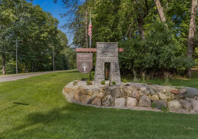 Photo 4 of Condo for sale at 1222 Lochaven Cir, Hillsdale, MI 49242 | MLS# 53026035189 | Listing updated on 2026-09-02