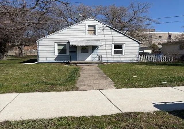 Photo 3 of Single family home for sale at 226 Dunlap St, Lansing, MI 48910 | MLS# 65026035178 | Listing updated on 2026-09-09