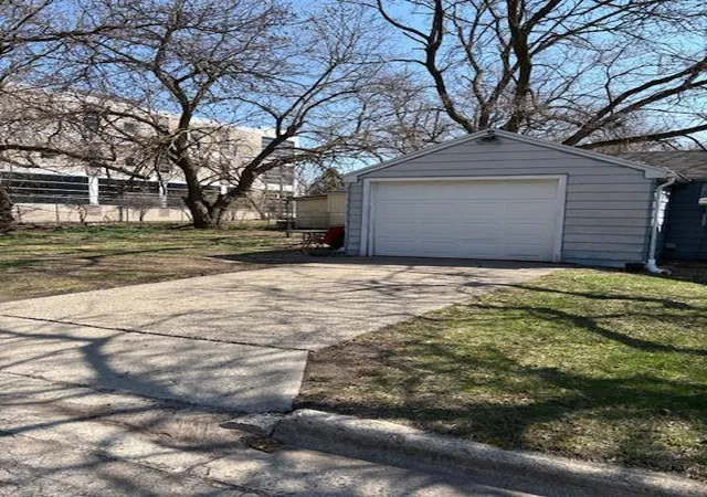 Photo 4 of Single family home for sale at 226 Dunlap St, Lansing, MI 48910 | MLS# 65026035178 | Listing updated on 2026-09-09