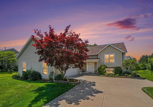 1st image of 1433 Hillridge Wy, Zeeland, MI 49464 | MLS# 71026035190