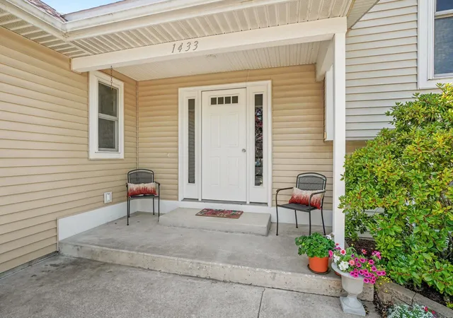 3rd image of 1433 Hillridge Wy, Zeeland, MI 49464 | MLS# 71026035190