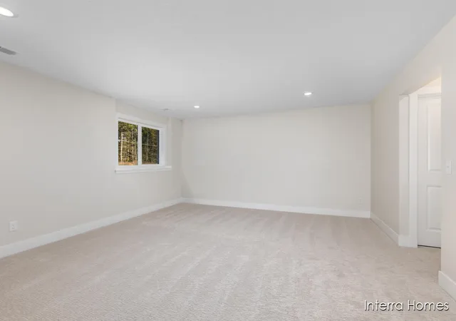 17th image of 6138 Burgess Dr #5, Spring Lake, MI 49456 | MLS# 65026035185