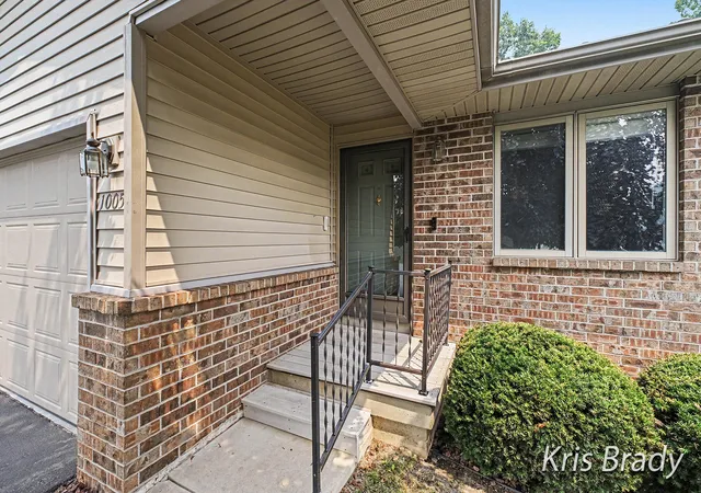 Condo for sale at 1005 Ironwood Cir NW, Grand Rapids, MI 49534 | MLS# 65026035183