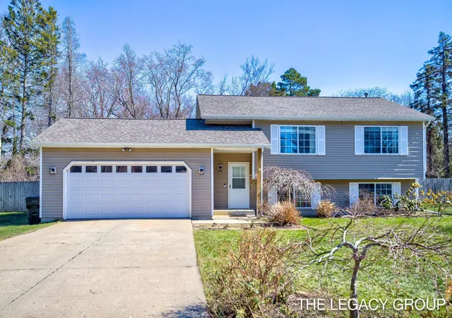 Photo 1 of Single family home for sale at 651 S 160th Avenue, Holland, MI 49423 | MLS# 71026035193 | Listing updated on 2026-08-27