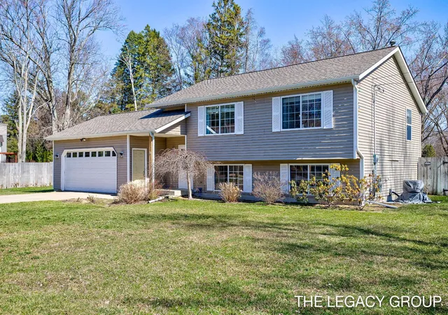 Photo 2 of Single family home for sale at 651 S 160th Avenue, Holland, MI 49423 | MLS# 71026035193 | Listing updated on 2026-08-27