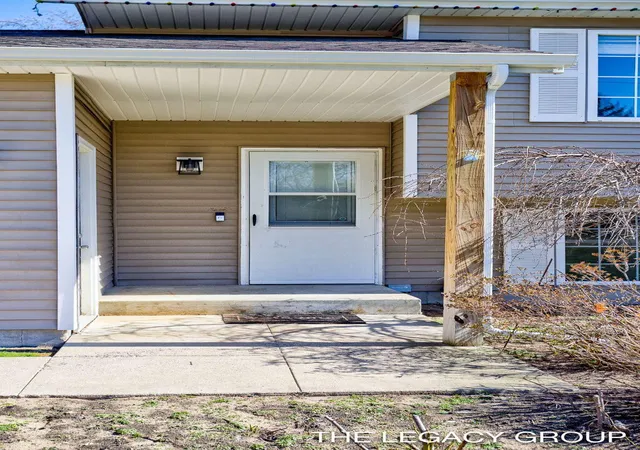 Photo 3 of Single family home for sale at 651 S 160th Avenue, Holland, MI 49423 | MLS# 71026035193 | Listing updated on 2026-08-27