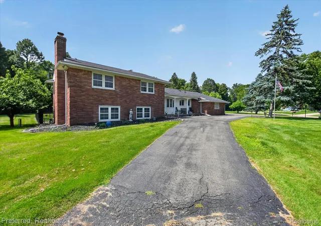 Photo 2 of Single family home for sale at 22519 Woodrising Ln, Farmington Hills, MI 48335 | MLS# 20261052945 | Listing updated on 2026-09-14