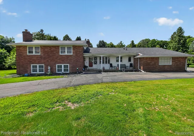 Photo 3 of Single family home for sale at 22519 Woodrising Ln, Farmington Hills, MI 48335 | MLS# 20261052945 | Listing updated on 2026-09-14