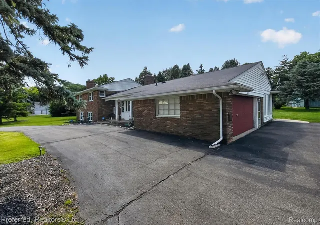 Photo 3 of Single family home for sale at 22519 Woodrising Ln, Farmington Hills, MI 48335 | MLS# 20261052945 | Listing updated on 2026-09-14
