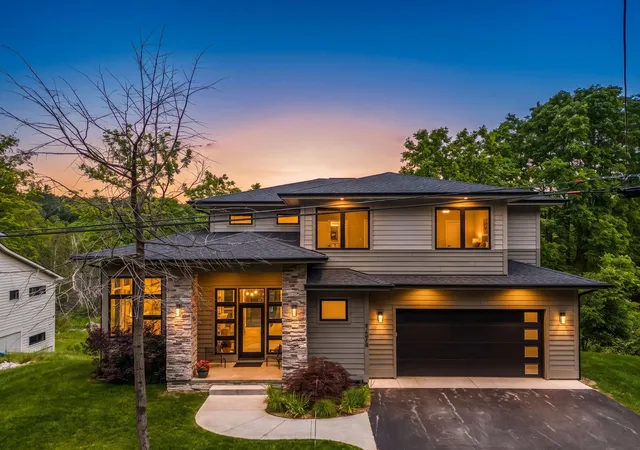 Photo 1 of Single family home for sale at 1424 Randolph St, Traverse City, MI 49684 | MLS# 78080070901 | Listing updated on 2026-08-29