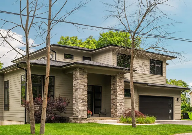 Photo 2 of Single family home for sale at 1424 Randolph St, Traverse City, MI 49684 | MLS# 78080070901 | Listing updated on 2026-08-29