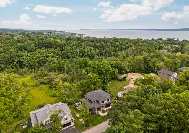 Photo 3 of Single family home for sale at 1424 Randolph St, Traverse City, MI 49684 | MLS# 78080070901 | Listing updated on 2026-08-29