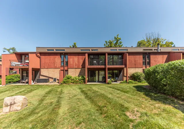 Photo 1 of Condo for sale at 2405 Packard St #40D, Ann Arbor, MI 48104 | MLS# 81026035202 | Listing updated on 2026-08-27
