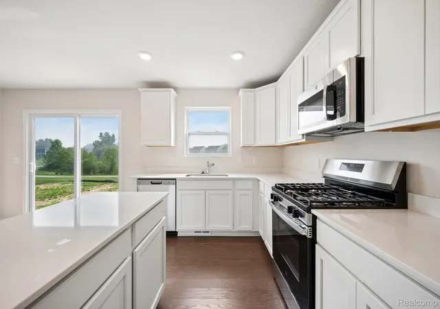 4th image of 410 Hidden River W, Holly, MI 48442 | MLS# 20261052969