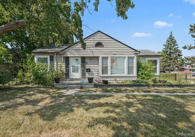 Photo 1 of Single family home for sale at 18553 E 10 Mile Rd, Roseville, MI 48066 | MLS# 20261052979 | Listing updated on 2026-07-28