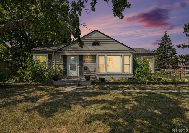 Photo 3 of Single family home for sale at 18553 E 10 Mile Rd, Roseville, MI 48066 | MLS# 20261052979 | Listing updated on 2026-07-28