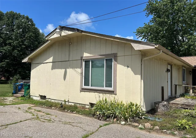 Photo 1 of Sale Pending at 2659 Benstein Rd, Commerce Township, MI 48390 | MLS# 20261052982 | Listing updated on 2026-07-29