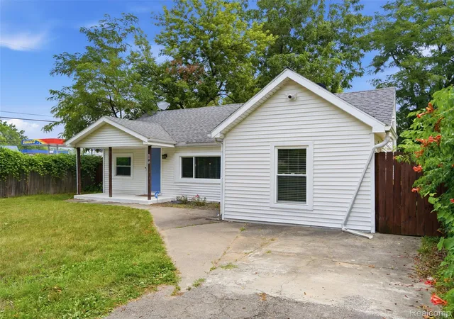 Photo 3 of Single family home for sale at 890 E Grand Blvd, Ypsilanti, MI 48198 | MLS# 20261052986 | Listing updated on 2026-09-11