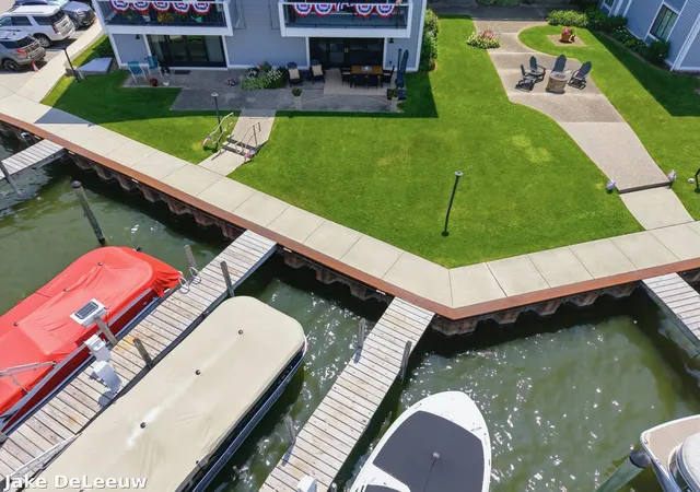 2nd image of 400 Lakeview Ct #01A, Spring Lake, MI 49456 | MLS# 71026035236