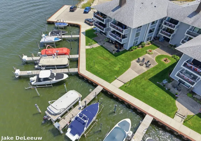 4th image of 400 Lakeview Ct #01A, Spring Lake, MI 49456 | MLS# 71026035236