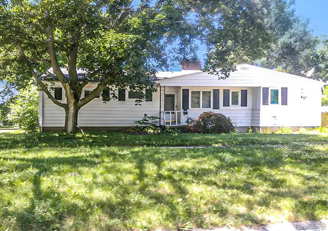Photo 1 of Single family home for sale at 433 Crestview St, Flushing, MI 48433 | MLS# 20261052999 | Listing updated on 2026-09-11
