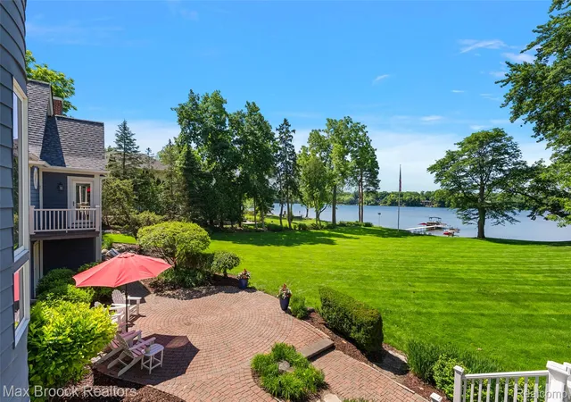 Photo 2 of Mansion for sale at 4875 Old Orchard Trl, Orchard Lake, MI 48324 | MLS# 20261053001 | Listing updated on 2026-07-31