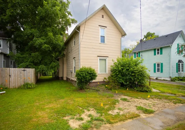 Photo 1 of Single family home for sale at 526 E Williams St, Owosso, MI 48867 | MLS# 5050214423 | Listing updated on 2026-07-30
