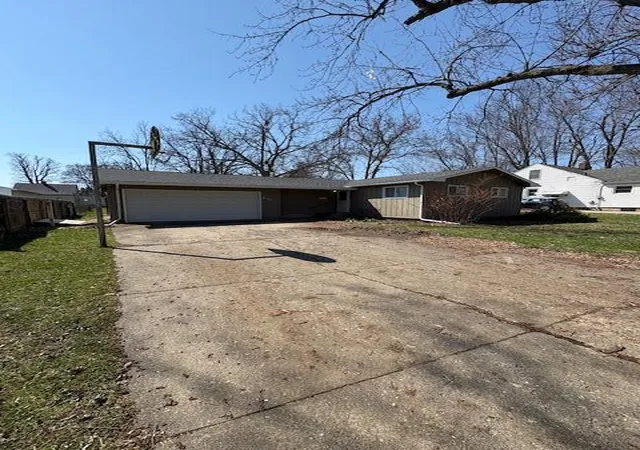 Photo 2 of Single family home for sale at 511 W Berry Ave, Lansing, MI 48910 | MLS# 65026035248 | Listing updated on 2026-09-09