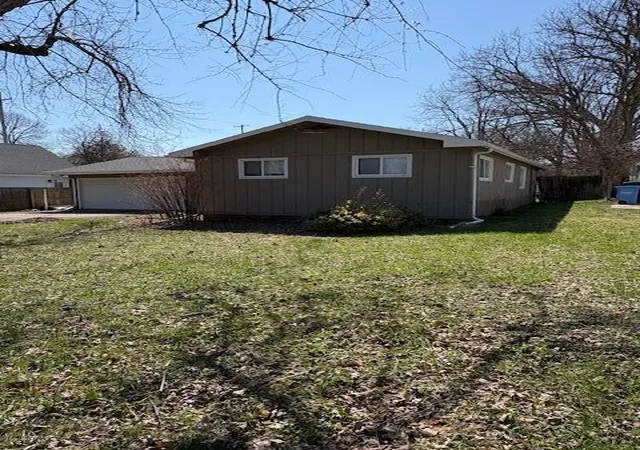 Photo 3 of Single family home for sale at 511 W Berry Ave, Lansing, MI 48910 | MLS# 65026035248 | Listing updated on 2026-09-09
