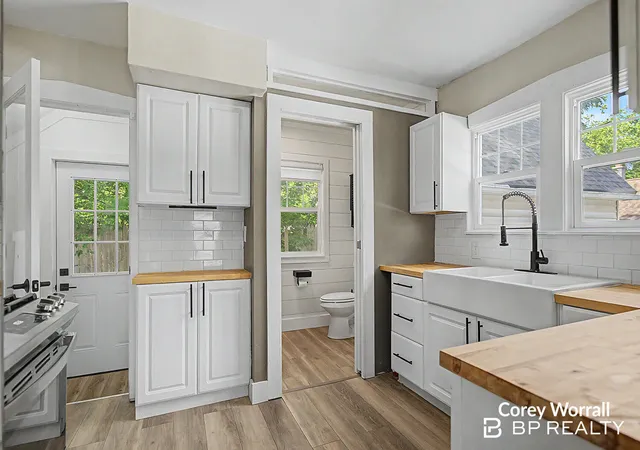 Photo 4 of Single family home for sale at 2941 Coit Ave NE, Grand Rapids, MI 49505 | MLS# 65026035253 | Listing updated on 2026-10-02