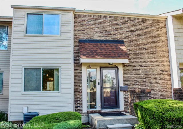 Photo 1 of Sale Pending at 2 Woodbridge Towne St, Southfield, MI 48075 | MLS# 20261053022 | Listing updated on 2026-09-11