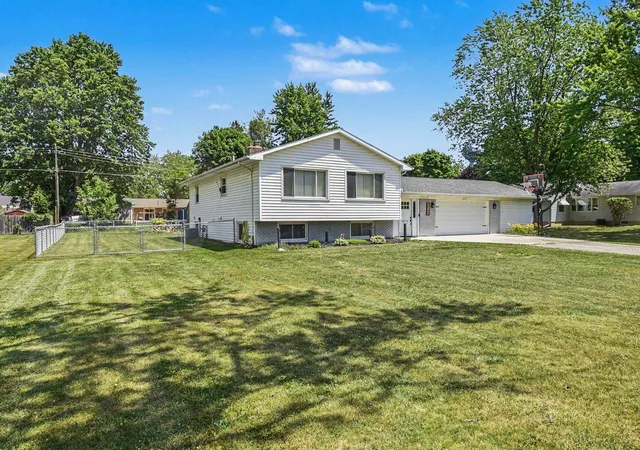 2nd image of 8197 S Federal Rd, Shepherd, MI 48883 | MLS# 79080070915