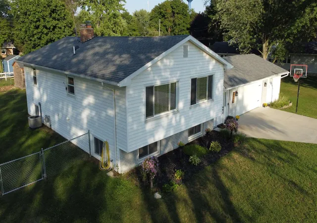Photo 3 of Single family home for sale at 8197 S Federal Rd, Shepherd, MI 48883 | MLS# 79080070915 | Listing updated on 2026-09-01