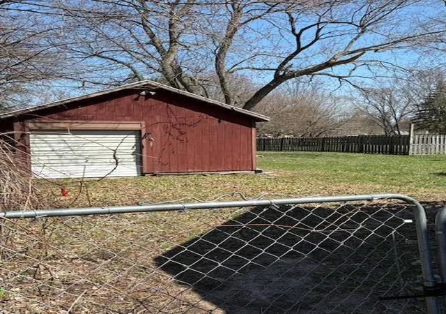 Photo 3 of Single family home for sale at 204 W Berry Ave, Lansing, MI 48910 | MLS# 65026035262 | Listing updated on 2026-09-09
