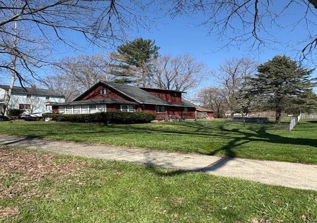 Photo 3 of Single family home for sale at 204 W Berry Ave, Lansing, MI 48910 | MLS# 65026035262 | Listing updated on 2026-09-09