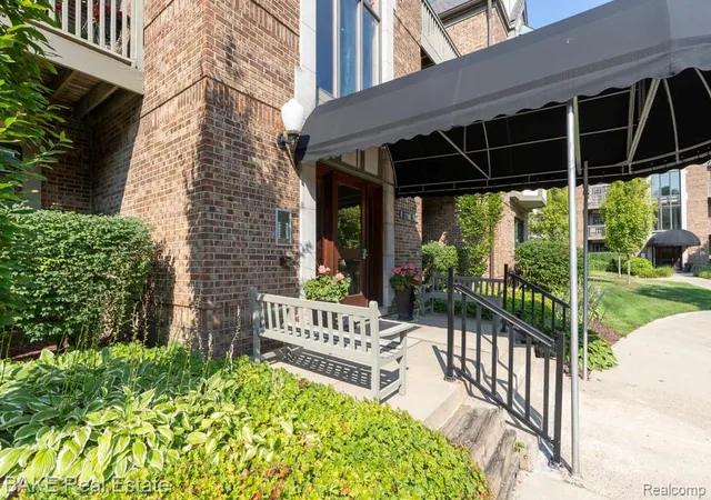 Listing Photo 4 - Condo for sale in building located at 811 Deer Ct, Plymouth, MI 48170